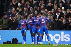 开云体育官网-包含水晶宫客场逼平曼联，拿到关键分的词条