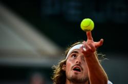 开云体育直播-法国网球队绝地反击世界网球队，西西帕斯高光表现