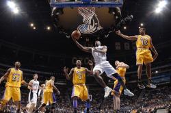 开云体育入口-欧文存在感拉满，深圳队终结尼克斯，一场跨越时空的篮球狂想