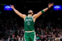 开云体育官方网站-凯尔特人遭遇失利，需提升战斗力