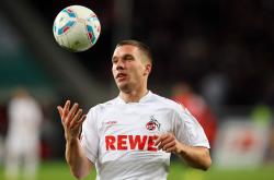 开云足球直播-绿茵场上的双线叙事，当英格兰对阵阿尔及利亚的战术博弈，遇见C罗的连续得分传奇