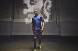 开云下载-绝杀与点燃，当法国铁骑踏破丹麦童话，桃田贤斗用羽拍重燃赛场灵魂