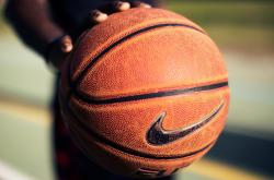 开云官方app入口-鹈鹕对阵骑士，欧文持续制造杀伤，改写比赛走向