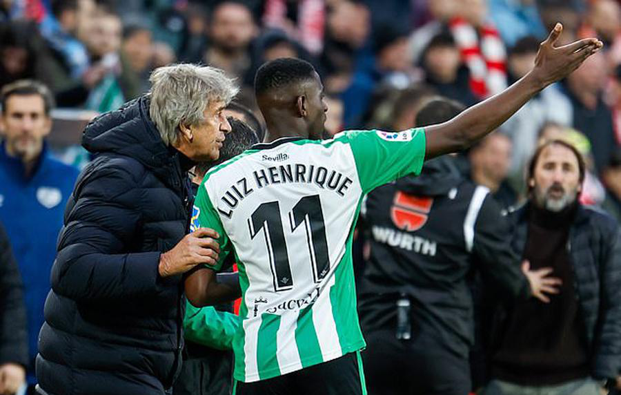 那不勒斯翻盘巴西，加维爆发神勇的简单介绍