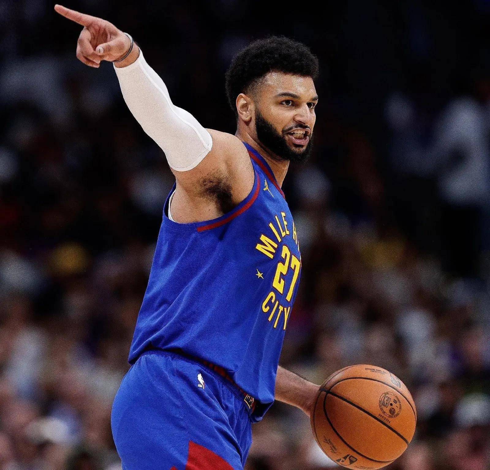 包含掘金碾压独行侠，塔图姆打破历史纪录的词条