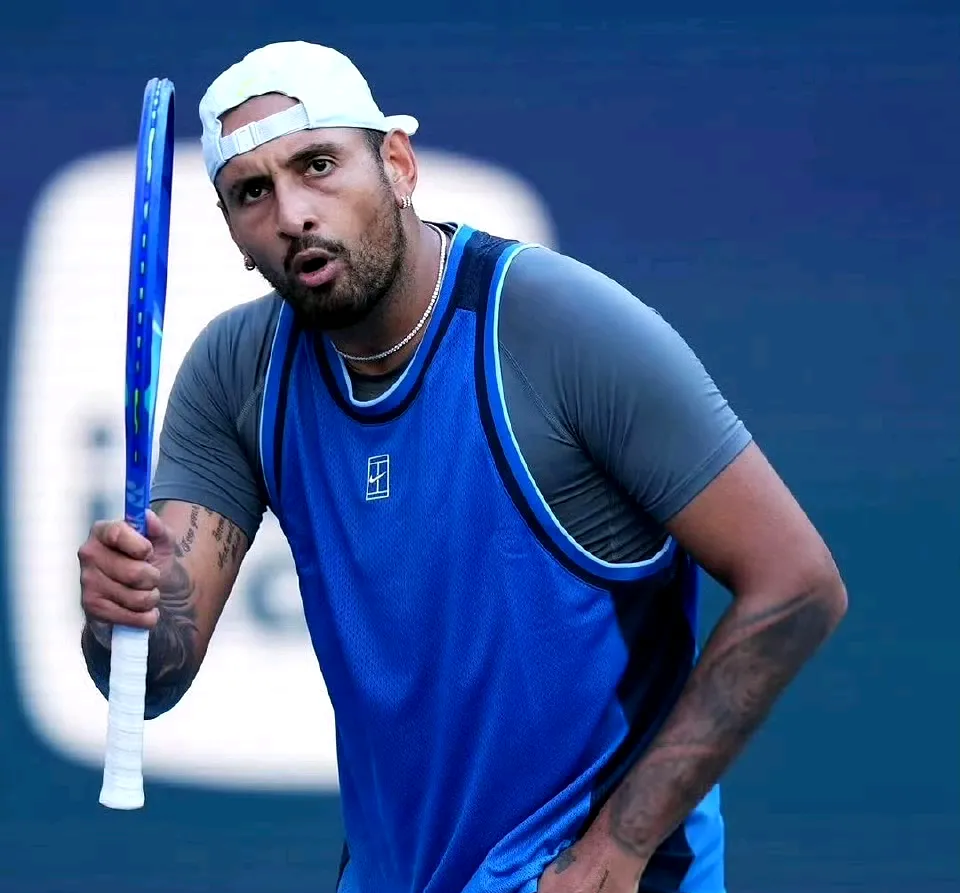 包含法国网球队险胜欧洲网球队，克耶高斯惊艳世界的词条