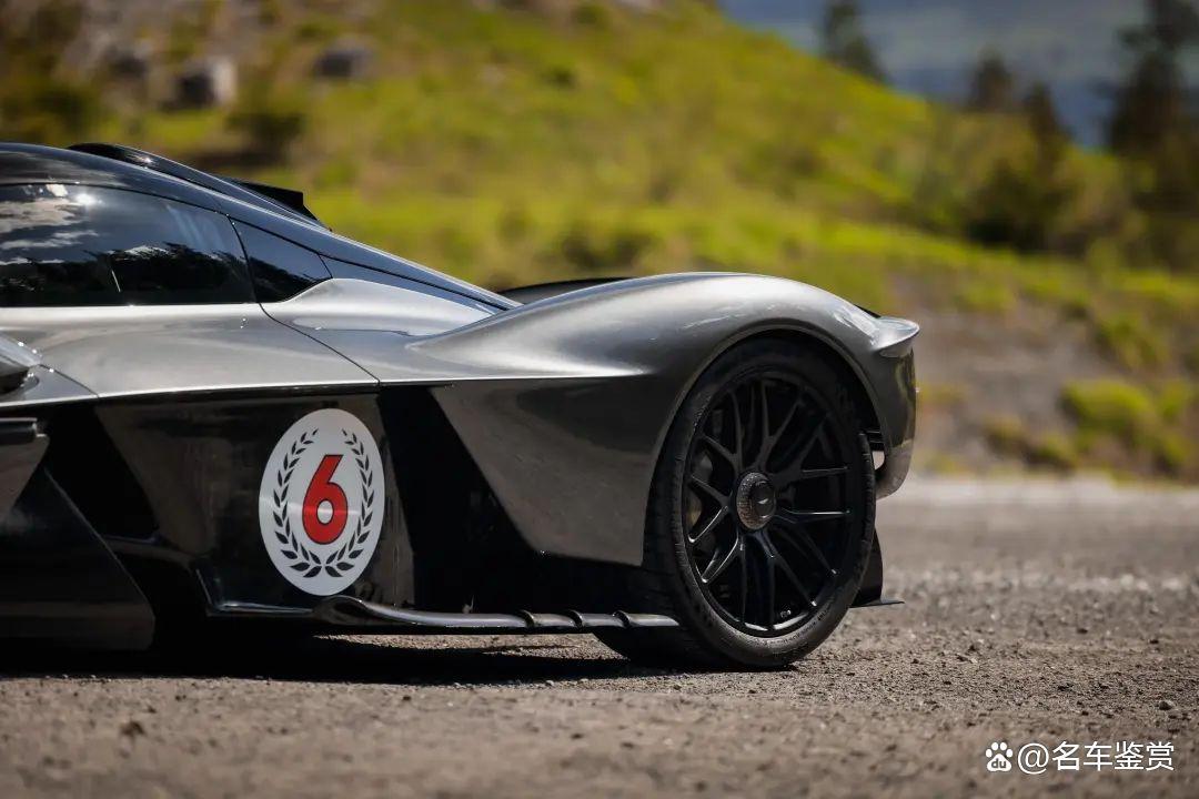 阿斯顿马丁险胜迈凯伦，周冠宇扛起全队的简单介绍