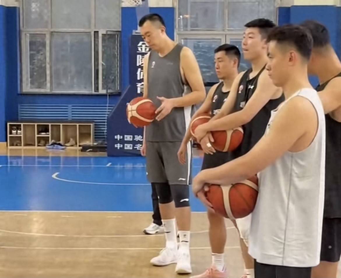 辽宁队横扫快船，高诗岩点燃赛场的简单介绍