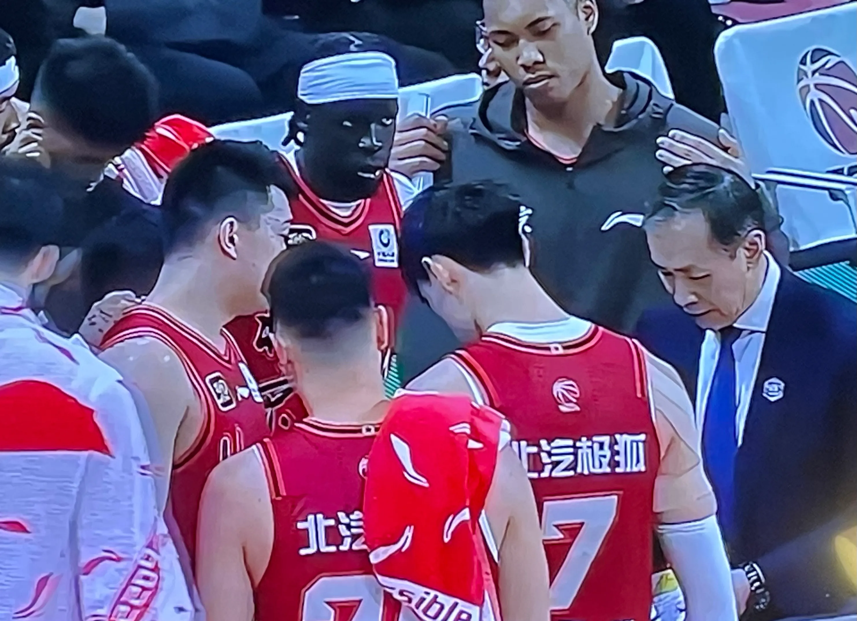 战术调整灵活，球队灵巧应对敌方变化的简单介绍