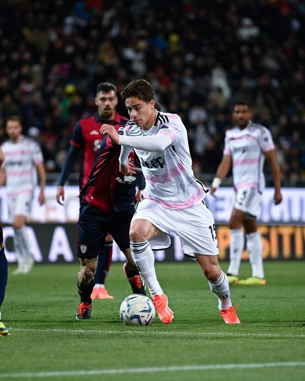 尤文图斯球员遭遇失误，导致失利