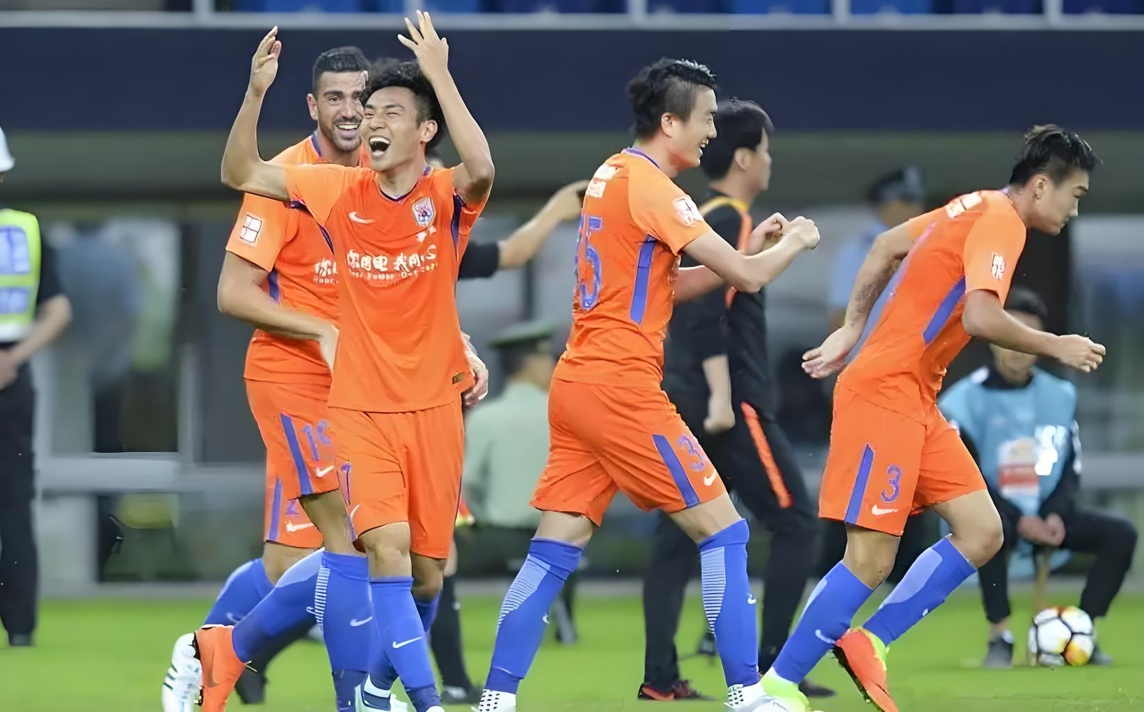 包含申花胜新疆，积极备战下一场比赛的词条