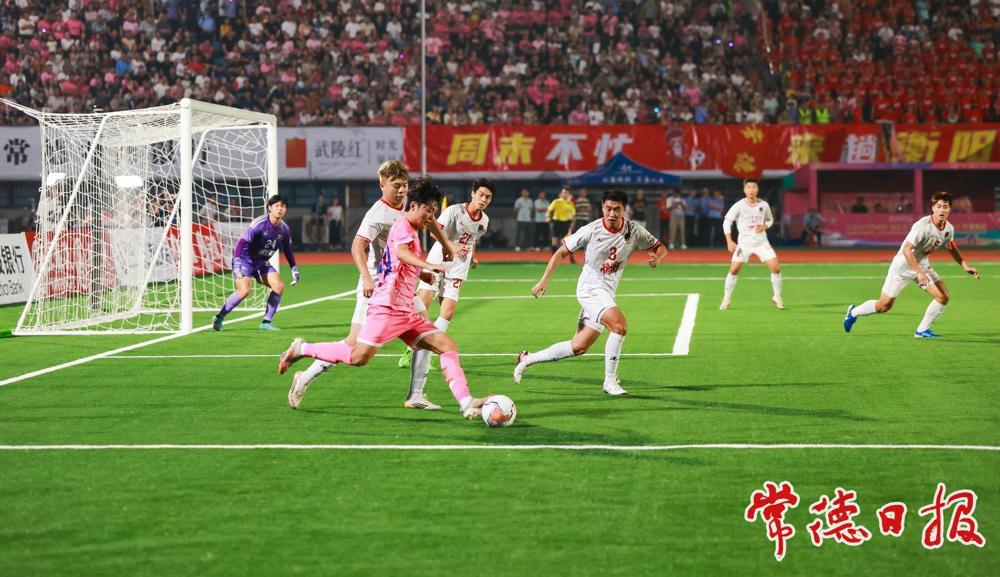 见证强强对话，足球场上的精彩交锋的简单介绍