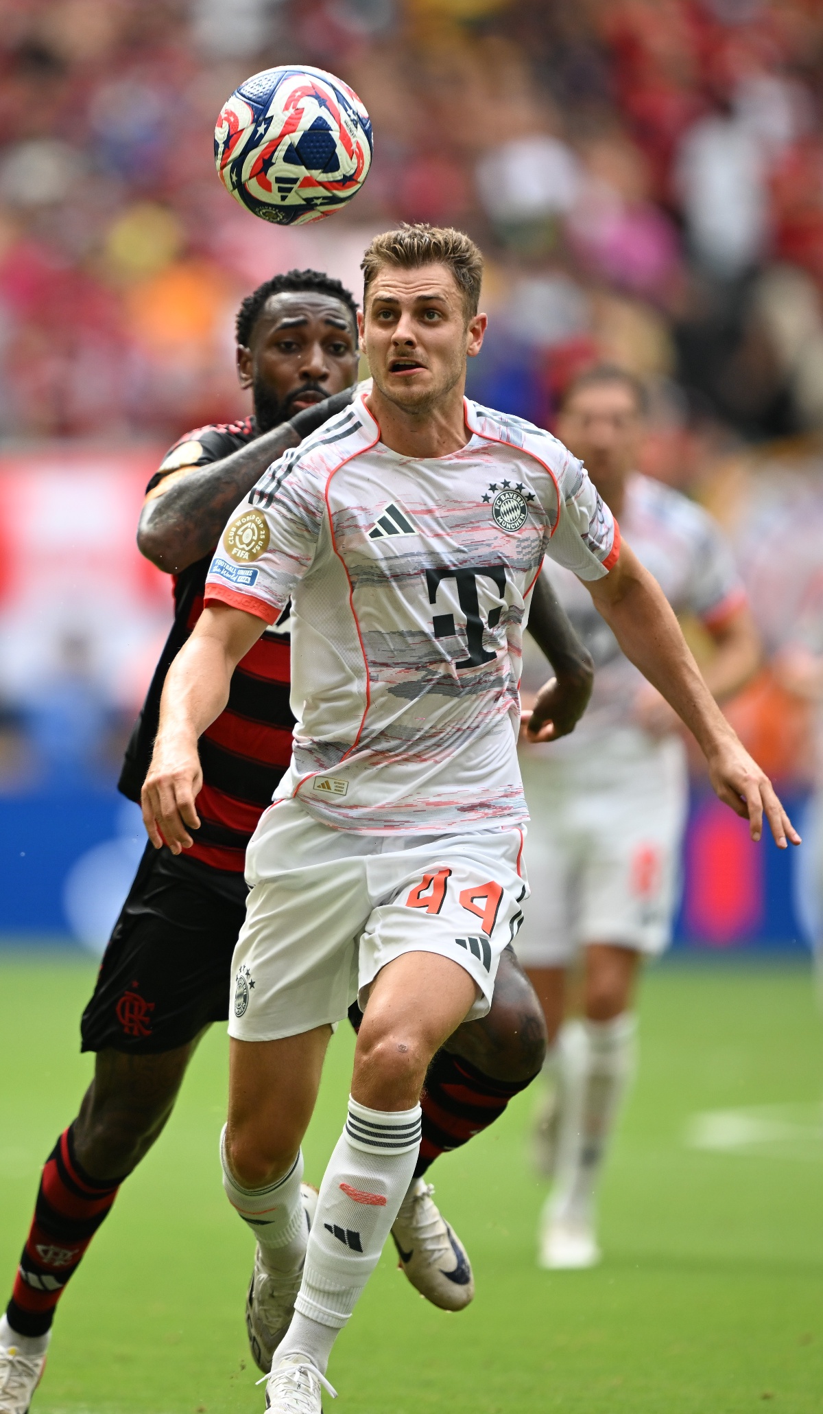 包含拜仁慕尼黑主场大胜，提前晋级强的词条