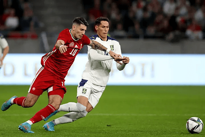 英格兰与匈牙利激战争夺胜利关键