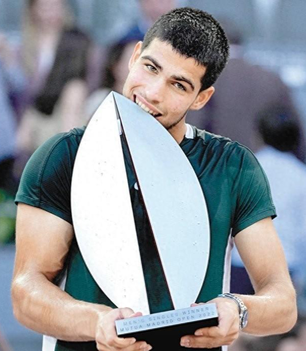 法国网球队碾压德国网球队，西西帕斯三分雨点燃全场