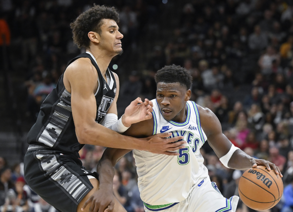 关于尼日利亚男篮翻盘马刺，戈贝尔三分雨点燃全场的信息