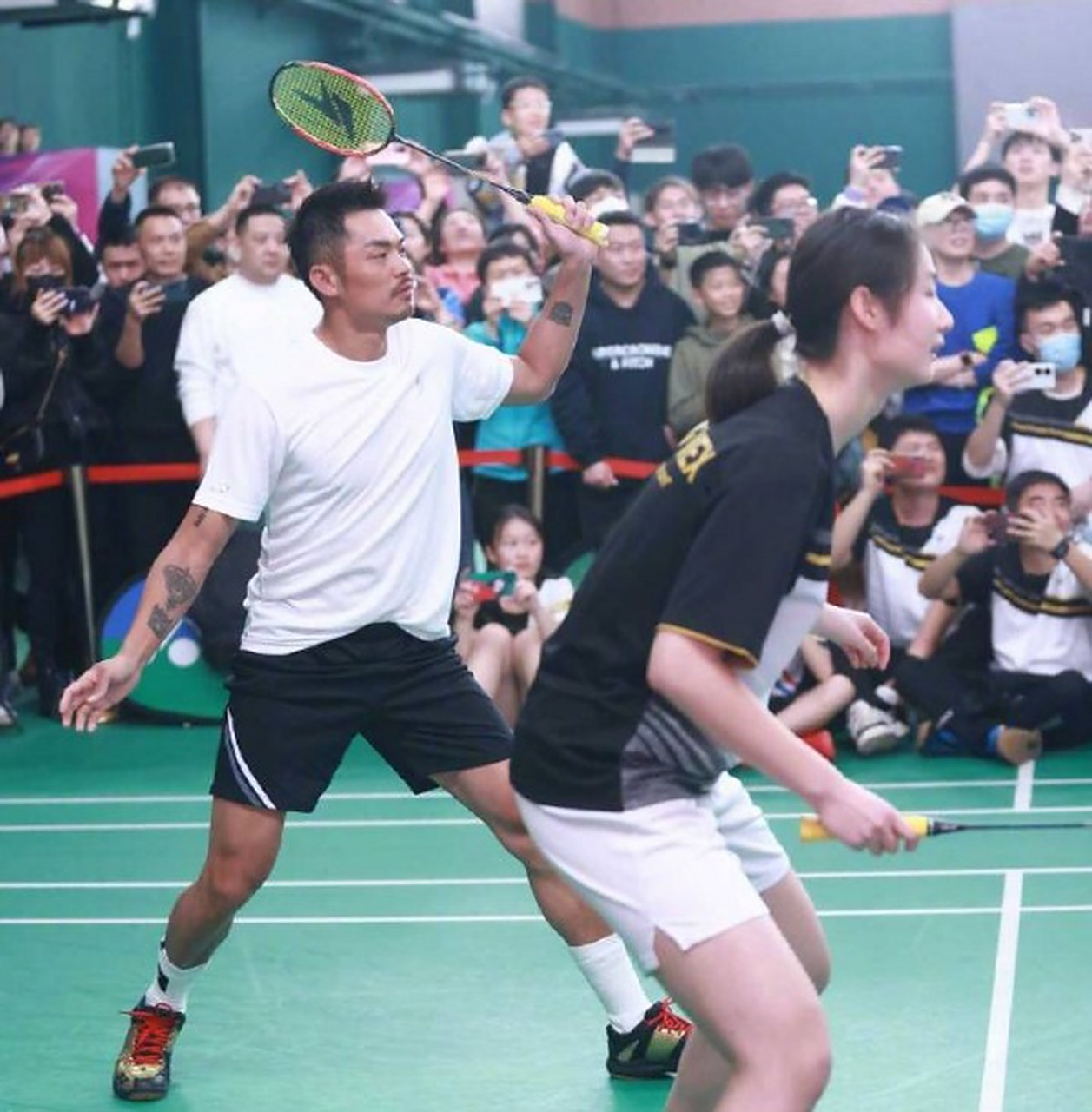 法国羽毛球队横扫韩国羽毛球队，林丹惊艳世界的简单介绍