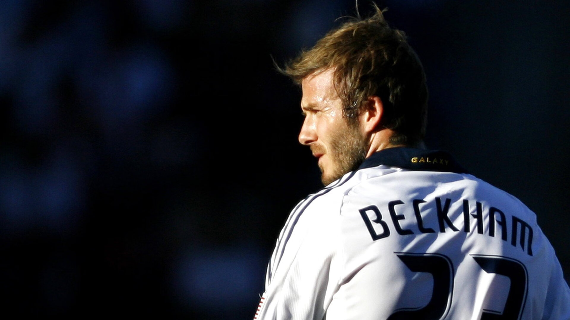 赛道新王，拉塞尔刷新纪录，梅赛德斯完胜法拉利的背后